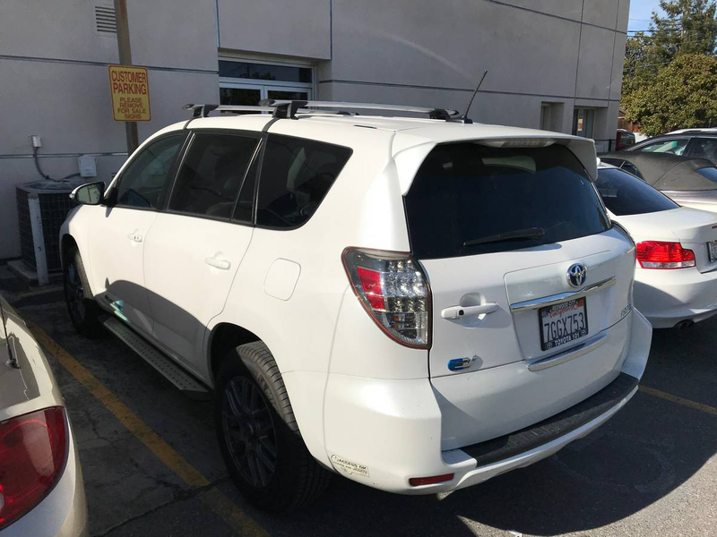 Illustration for article titled At $18,500, Could This 2014 Toyota RAV4 EV Rock You Down To Electric Avenue?